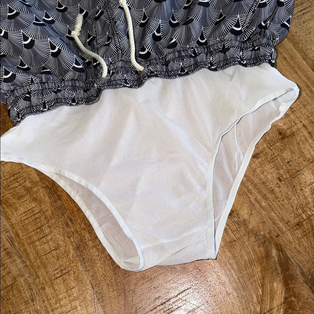 Patterned Men's Swim Trunks - Picture 3 of 4